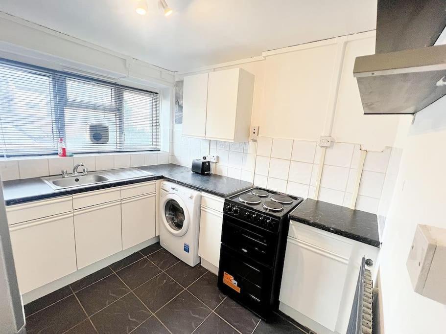 Cosy Croydon Apt Sleeps 5 Exterior foto